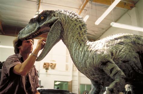 Working on a female velociraptor's teeth : JurassicPark