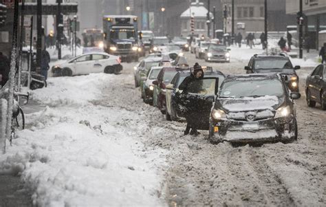 Chicago lashed by heavy snow as winter storm grounds 1,000 flights ...