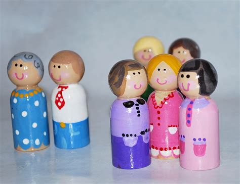 Handmade Gift Idea: Peg Dolls - Clumsy Crafter