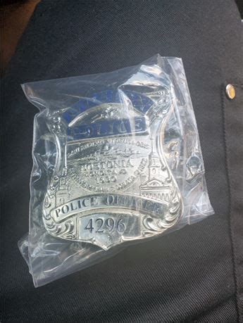 Collectors-Badges Auctions - Boston Massachusetts Police Officer Badge