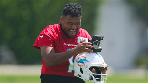 Tua Tagovailoa Trolls Haters In Response To His Helmet Camera