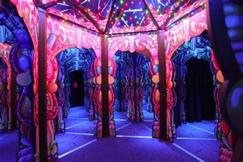 Palace of Sweets Mirror Maze, Wildwood, New Jersey, USA | Mirror maze, Circus aesthetic, Dark circus