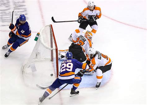 Islanders Score 2 in 3rd, Put Flyers on Brink