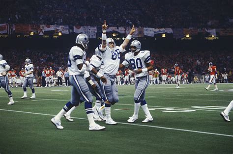 Butch Johnson Catching Touchdown Pass Pictures | Getty Images