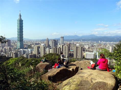 Tales From the Beautiful Isle - A Taiwan Blog: Climbing Elephant Mountain