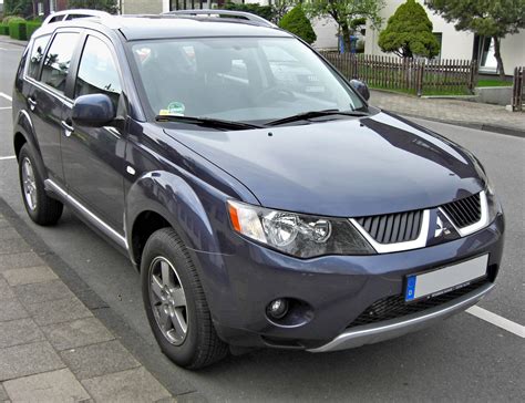 2009 Mitsubishi Outlander SE - 4dr SUV 2.4L CVT auto