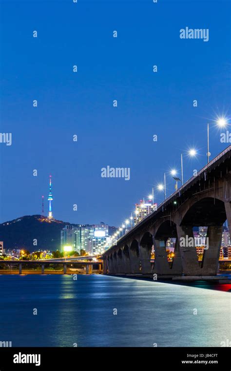 Seoul city at night Stock Photo - Alamy