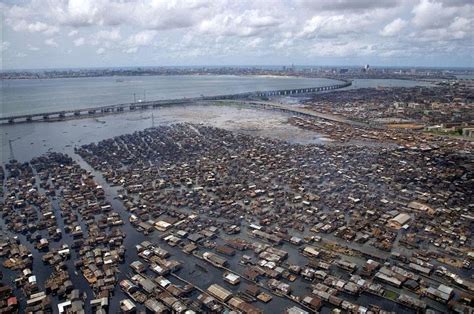 Makoko, a Floating Slum in Nigeria | Amusing Planet