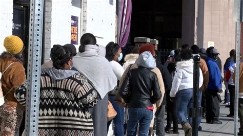 Many waiting for hours in food lines ahead of Thanksgiving Video - ABC News