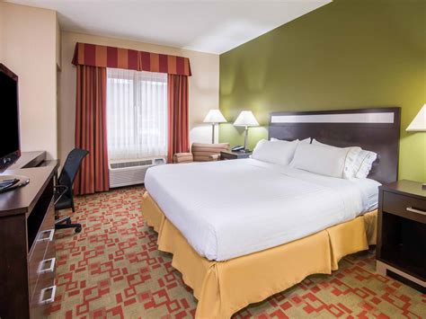 Cleveland Airport Hotels | Holiday Inn Express Cleveland Airport ...