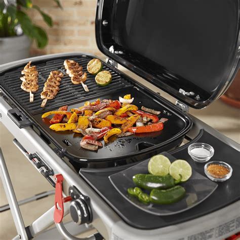 Griddle – Weber Traveler grill | Cooking | Griddles and Planchas | Weber Grills