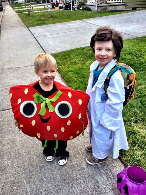 Flint Lockwood & Barry the Berry costumes | Halloween kids, Family ...