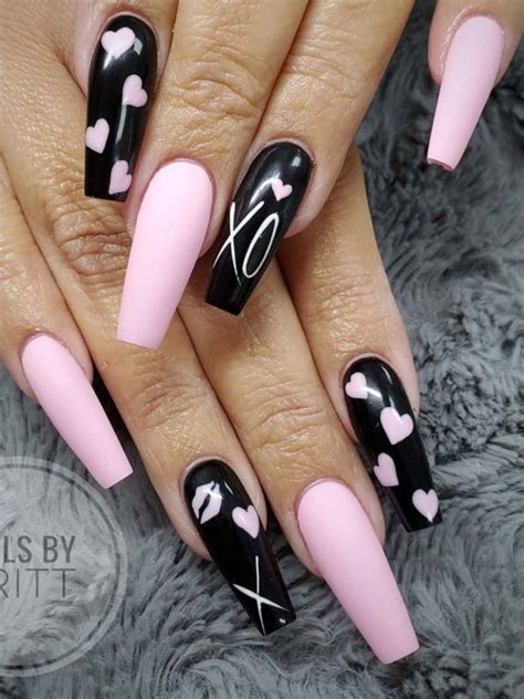 21 Valentines Day Nail Ideas to Copy In 2023 | BeautyWayMag