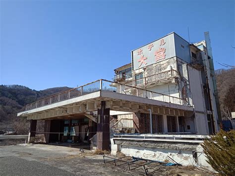 Abandoned hotel in Minakami, Japan. I wanted to go inside but looked a ...