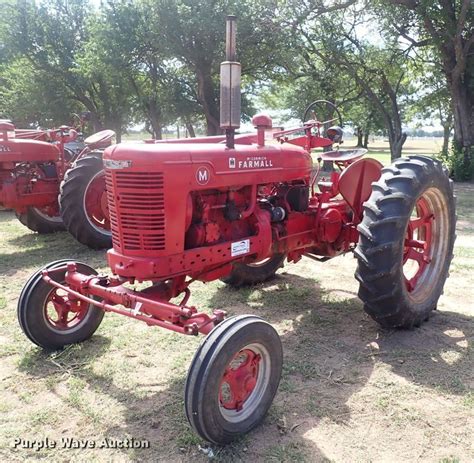 Farmall M tractor in Kinsley, KS | Item DF5064 sold | Purple Wave