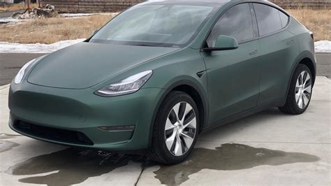 Green color flip - Tesla Model Y · SCS Wraps