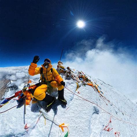 Climbing Everest: How the body breaks down at high altitude | Sports | EL PAÍS English Edition