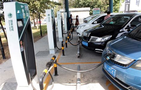 China Races Ahead of U.S. in Deployment of Electric-Vehicle Charging ...