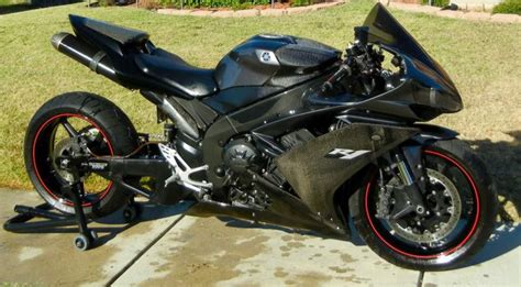 2007 Yamaha R1 (YZFR1) for sale on 2040-motos