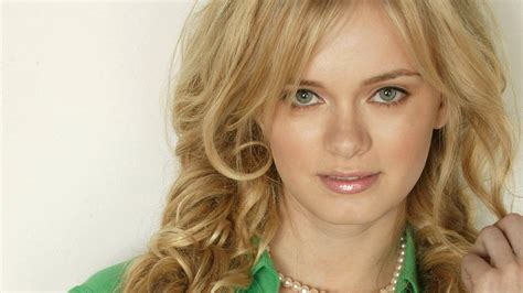 Sara Paxton Wallpapers - Wallpaper Cave