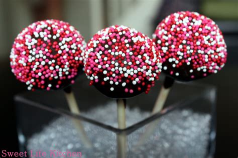 Sweet Life Kitchen: Spring 2011 Cake Pop Flavors