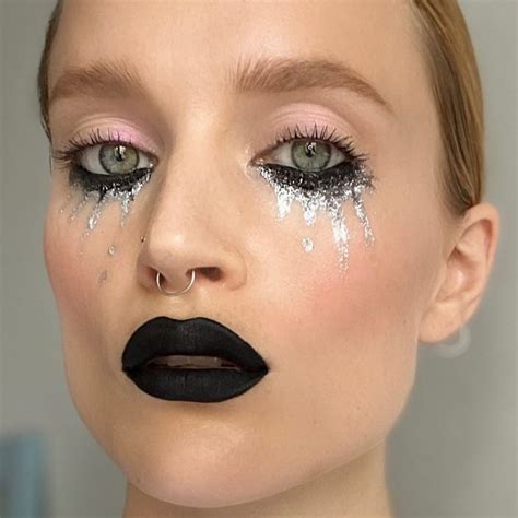 16 Super Cool Makeup Looks Using Glitter Eyeliners