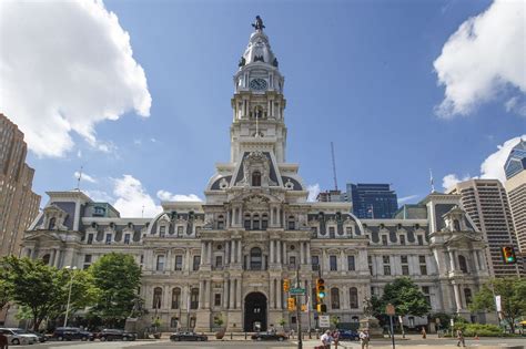 Why is the top of Philadelphia’s City Hall tower a different color than ...