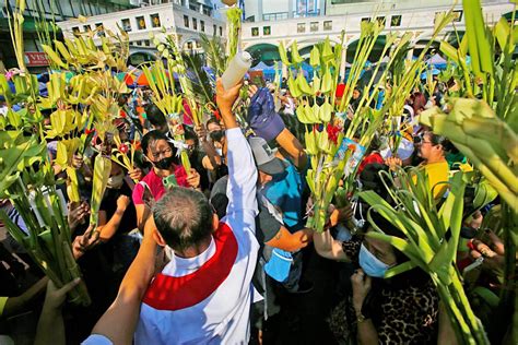 179,508 visit, participate in procession at Quiapo Church | GMA News Online