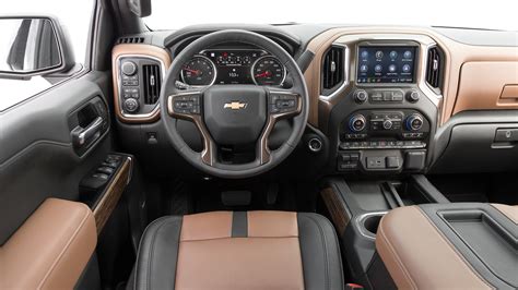 2019 Chevrolet Silverado High Country dashboard - Motor Trend en Español