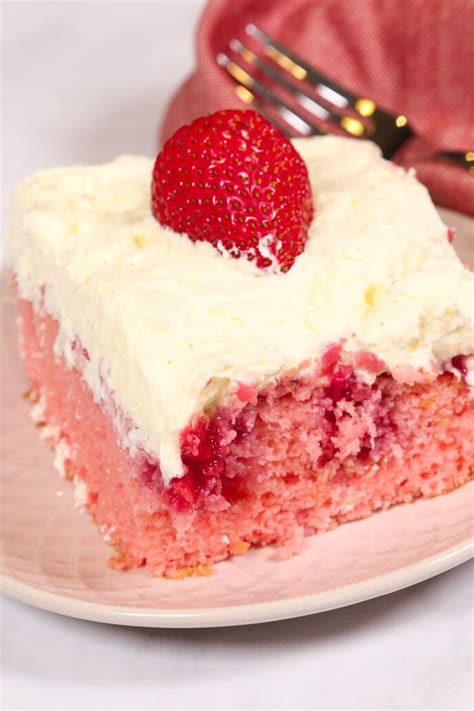 Fresh Strawberry Poke Cake | Thanksgiving food desserts, Thanksgiving desserts, Strawberry ...