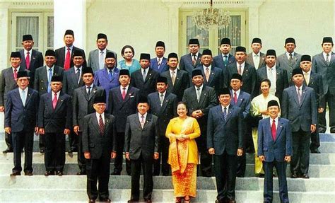 Megawati Otomatis Menjadi Presiden Indonesia ke Lima 23 Juli 2001