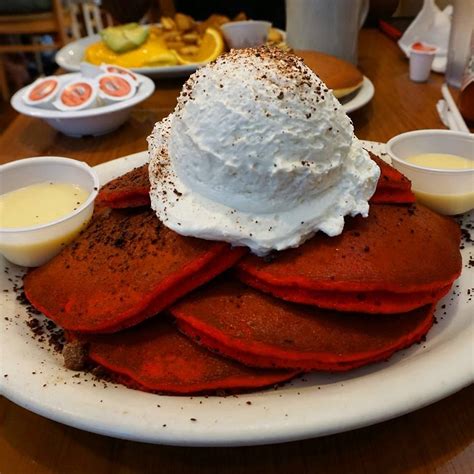 Where To Eat The Best Breakfast In Las Vegas | Las vegas breakfast, Las vegas food, Las vegas eats