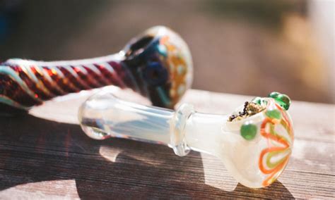 How To Keep Your Weed Glass Pipes Clean | crackmacs.ca