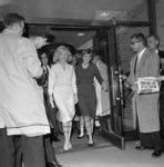 05/03/1961 Sortie du Columbia Presbyterian Hospital - Divine Marilyn Monroe