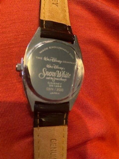 Vintage DISNEY SNOW WHITE WATCH In Wooden Box Limited Edition #374/2000 ...