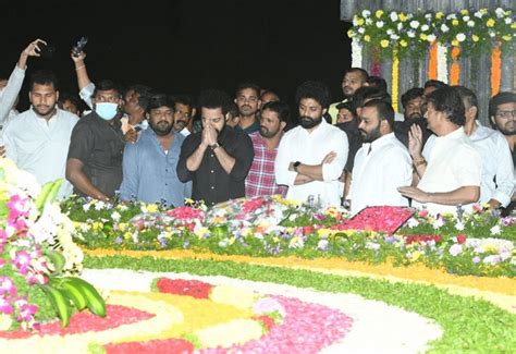 Sr NTR family members visit NTR ghat | cinejosh.com