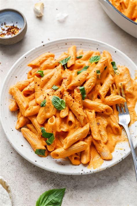 Creamy Vegan Vodka Pasta Sauce {vegan + gluten free} - nyssa's kitchen