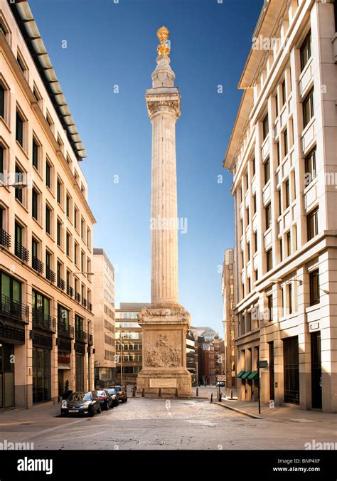 Monument to commemorate the Great Fire of London in 1666 Stock Photo ...