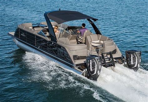 Q 30 10' WIDE-BEAM FASTBACK | Best pontoon boats, Deck boat, Sport fishing boats