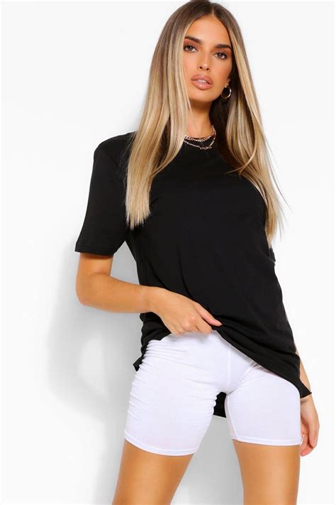 Basic Long Line T-shirt | boohoo | Womens basic, Retro outfits, Black shirt