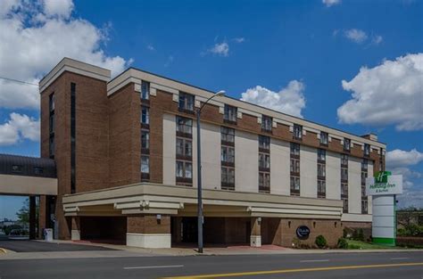 HOLIDAY INN HOTEL & SUITES MANSFIELD-CONFERENCE CENTER $76 ($̶9̶0̶ ...