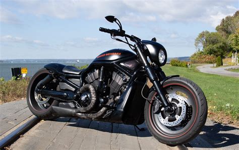 Moto Custom Harley-Davidson Night Rod Special - Custom Tour Magazine