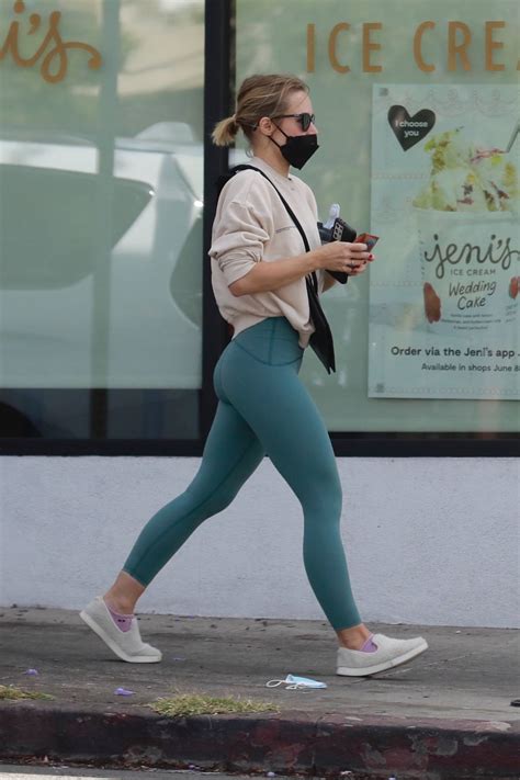 Kristen Bell - Seen at the gym in Los Feliz-04 | GotCeleb