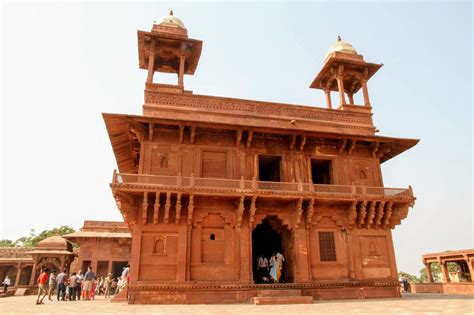 Fatehpur Sikri: How to have the best day trip from Agra on a budget - Land of Size