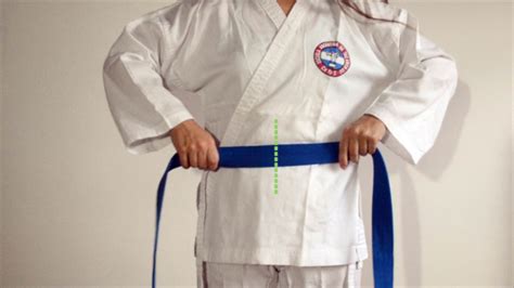 How to Tie a Karate Belt (with Pictures) - wikiHow