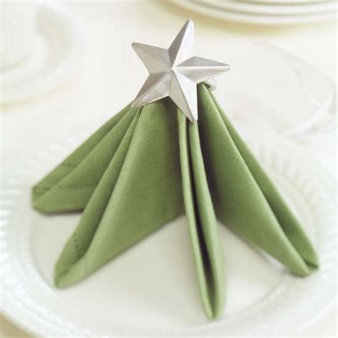 Fantastic Christmas napkins folding ideas - a holiday dinner in style