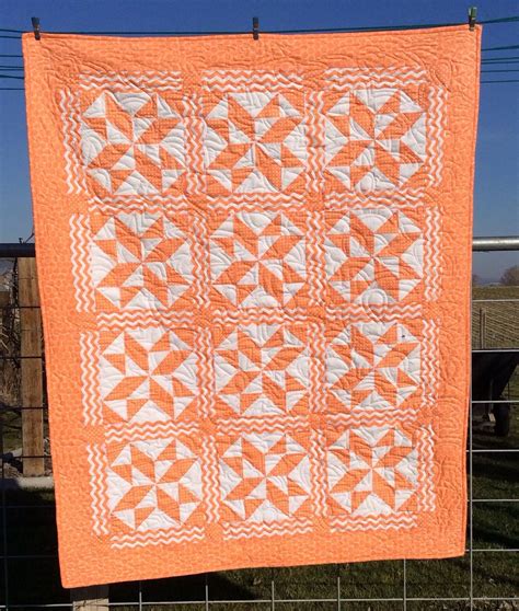 This is my YumYum quilt. Doesn't it look like an orange and vanilla ice cream? Quilting ...