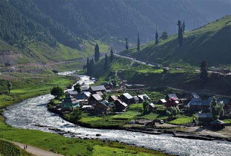 Kashmir Tour Packages from Pune at Best available Rates at Pune Tours - Pune Tours