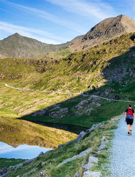 Guide to climbing Yr Wyddfa (Snowdon) routes | Visit Wales