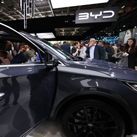 Warren Buffett’s Berkshire Hathaway cuts stake in Chinese EV maker BYD ...